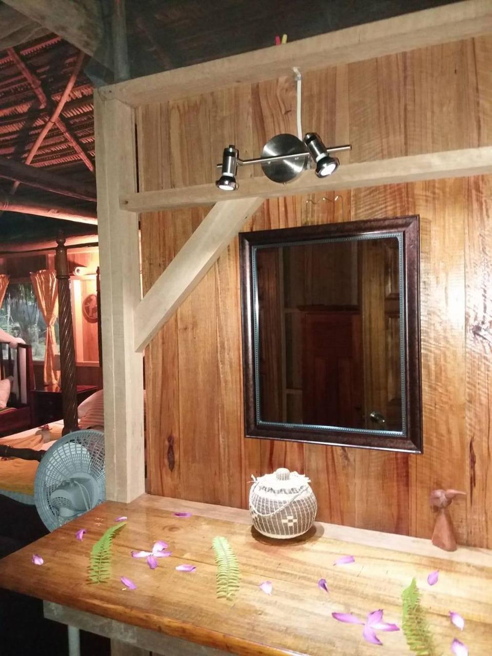Sun Creek Lodge 푼타 고르다 외부 사진